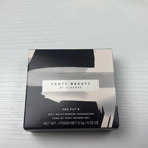 Fenty 190 Pro Filt’r Soft Matte Longwear Powder Foundation